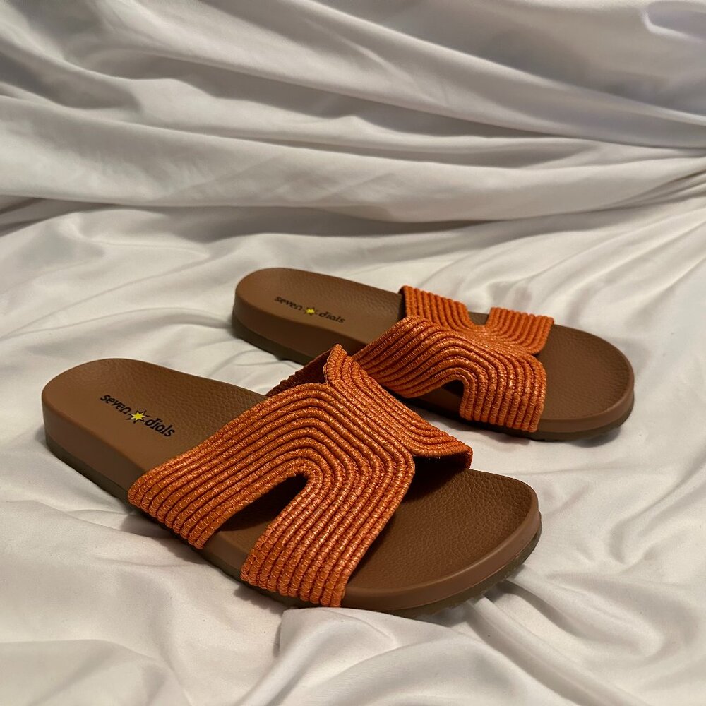 Seven Dials Marguerite Orange Woven Slide Sandals, Size 8.